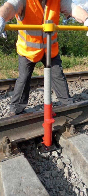 ДОМКРАТ-РИХТОВЩИК ВИНТОВОЙ ДПВ 12-200 (БЕЗ КЛЮЧА)