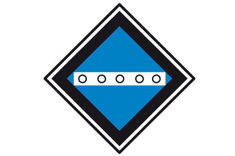 ЗНАК «ОПУСТИТЬ ТОКОПРИЕМНИК»